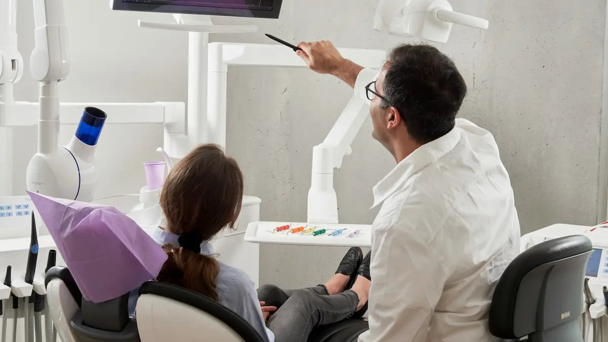 Ogni quanto andare dal dentista? La guida completa per età e rischio