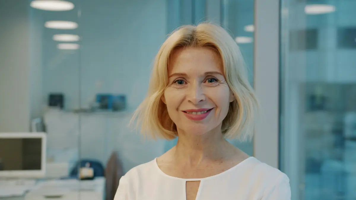 Menopausa e Denti: Come Cambia la Salute Orale (Guida Completa)